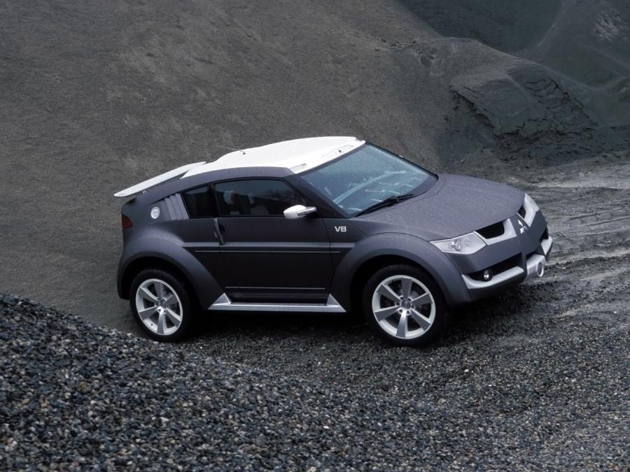  Mitsubishi Pajero Montero Evolution Concept 2002 года  (фото 6 из 6)